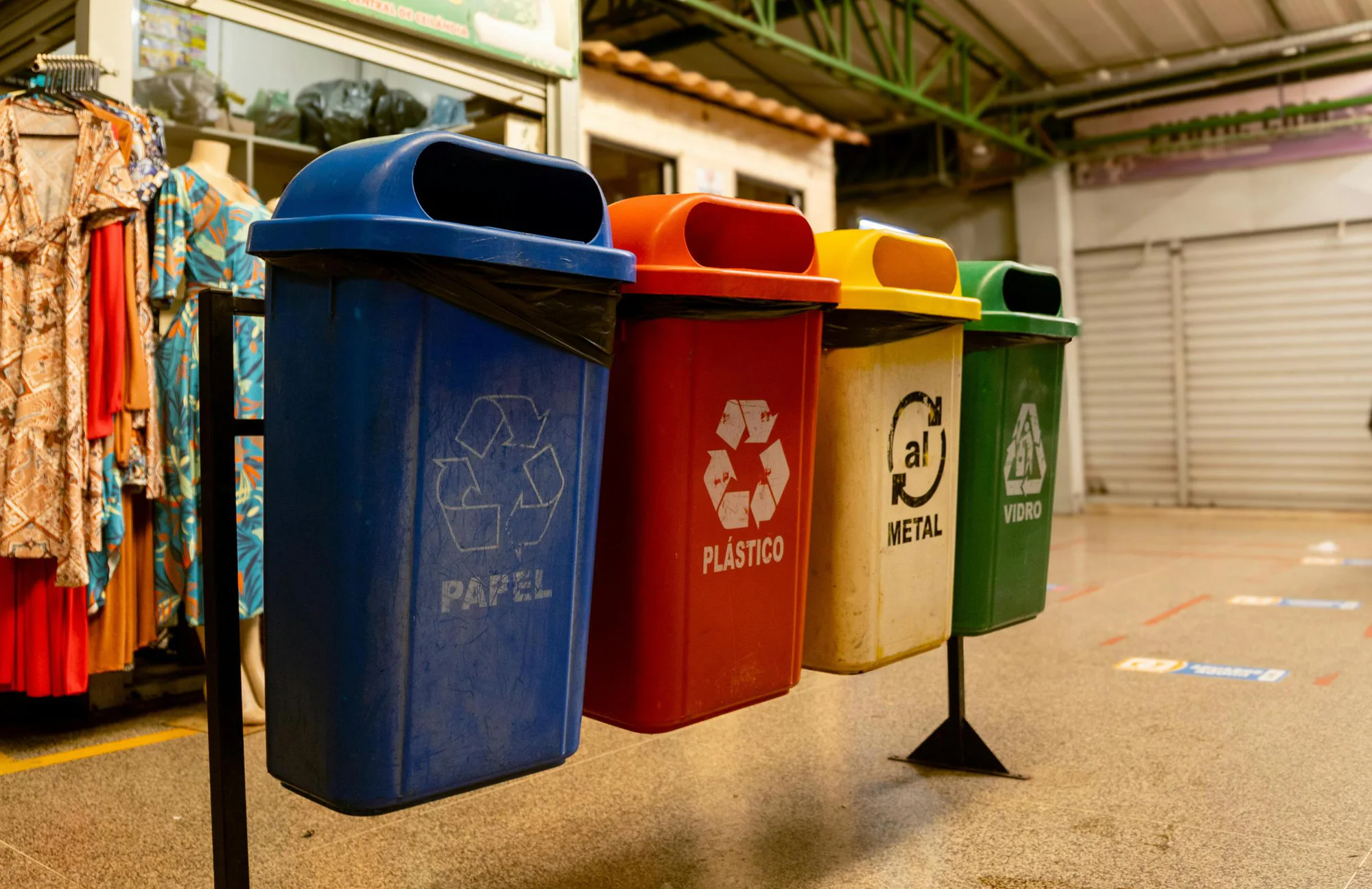 Contenedores para separar residuos reciclables